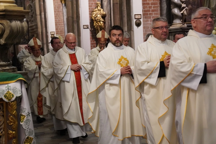 Początek plenarnych obrad synodu archidiecezji wrocławskiej