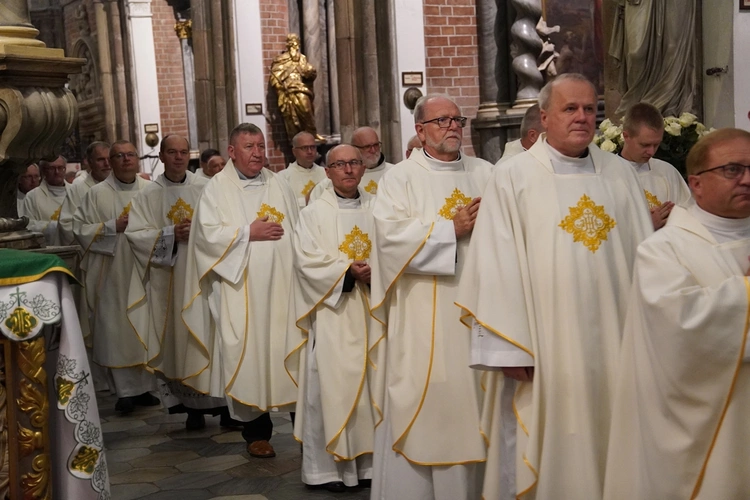 Początek plenarnych obrad synodu archidiecezji wrocławskiej