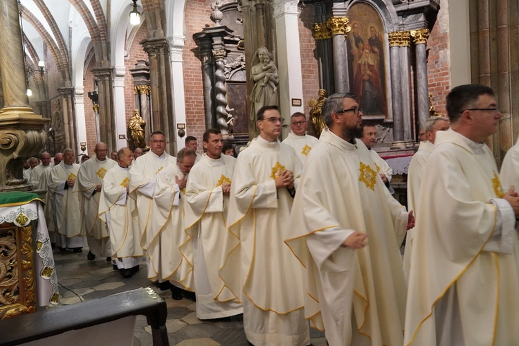 Początek plenarnych obrad synodu archidiecezji wrocławskiej