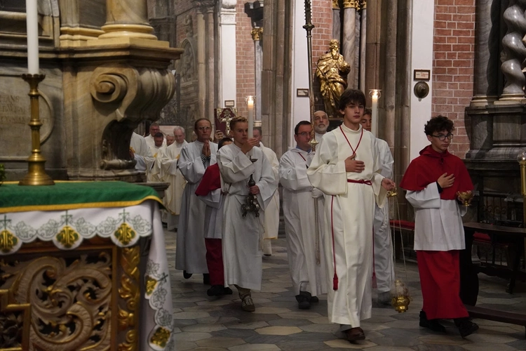Początek plenarnych obrad synodu archidiecezji wrocławskiej