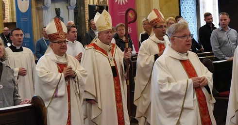 Początek plenarnych obrad synodu archidiecezji wrocławskiej