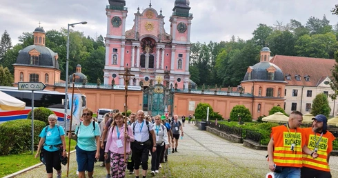 Idzie się elegancko