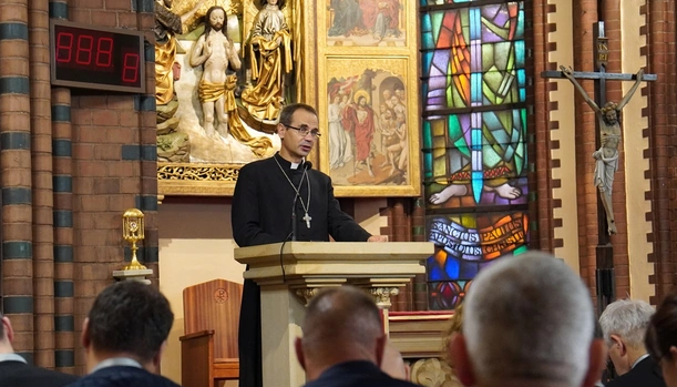 Obrady plenarne II Synodu Archidiecezji Wrocławskiej. Jak słudzy przy stągwiach w Kanie