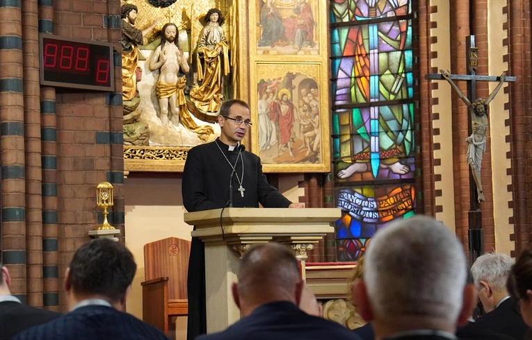 Obrady plenarne II Synodu Archidiecezji Wrocławskiej. Jak słudzy przy stągwiach w Kanie