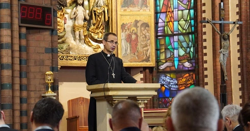 Obrady plenarne II Synodu Archidiecezji Wrocławskiej. Jak słudzy przy stągwiach w Kanie