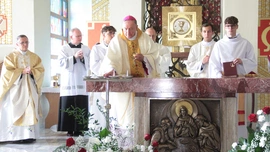 Biskup Andrzej Jeż dedykował Bogu kościół w Mogilnie