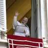 Papież Leon w oknie Pałacu Apostolskiego