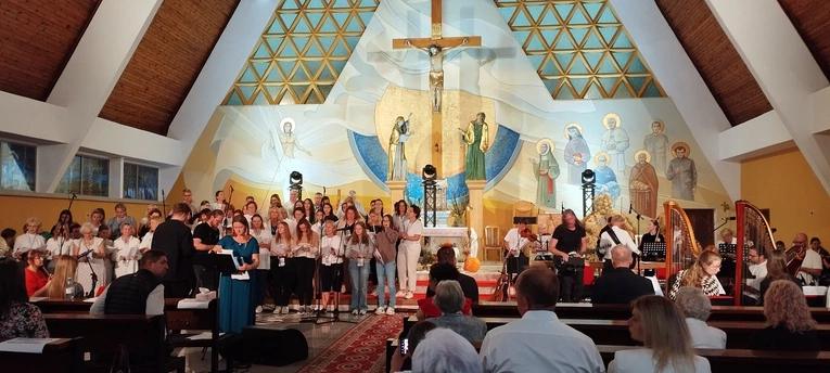 Uwielbienie w Zebrzydowej