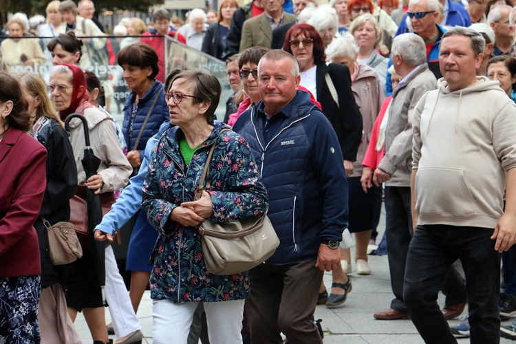 Procesja z relikwiami św. Doroty i św. Stanisława we Wrocławiu 2025