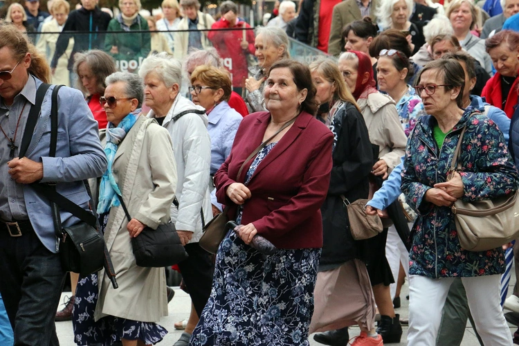 Procesja z relikwiami św. Doroty i św. Stanisława we Wrocławiu 2025