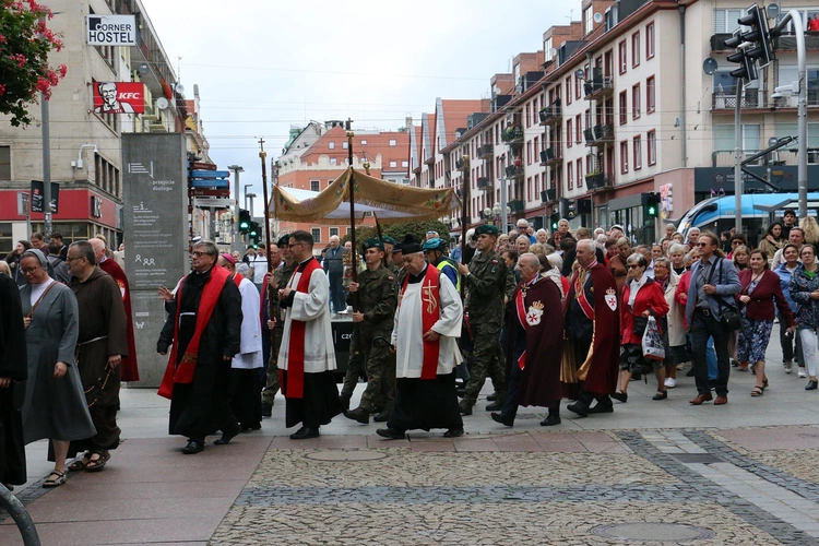 Procesja z relikwiami św. Doroty i św. Stanisława we Wrocławiu 2025
