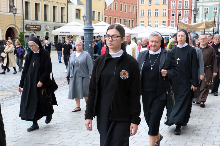 Procesja z relikwiami św. Doroty i św. Stanisława we Wrocławiu 2025