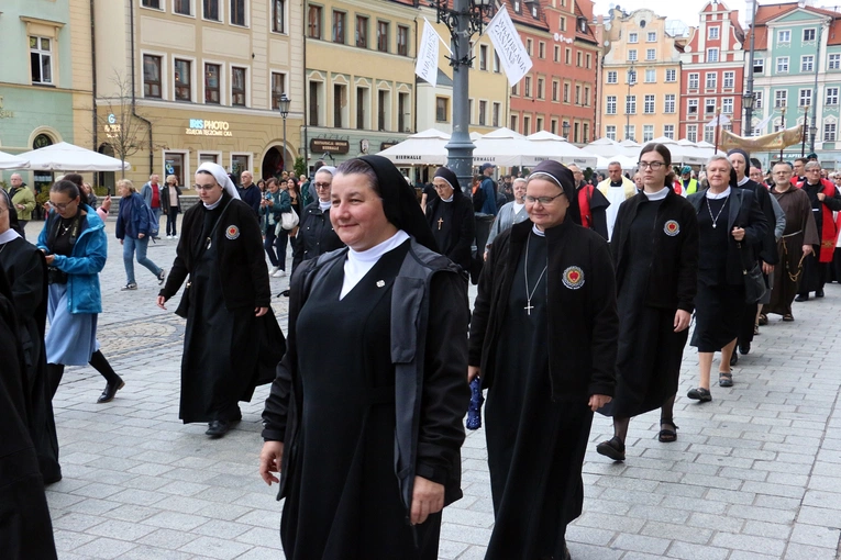 Procesja z relikwiami św. Doroty i św. Stanisława we Wrocławiu 2025