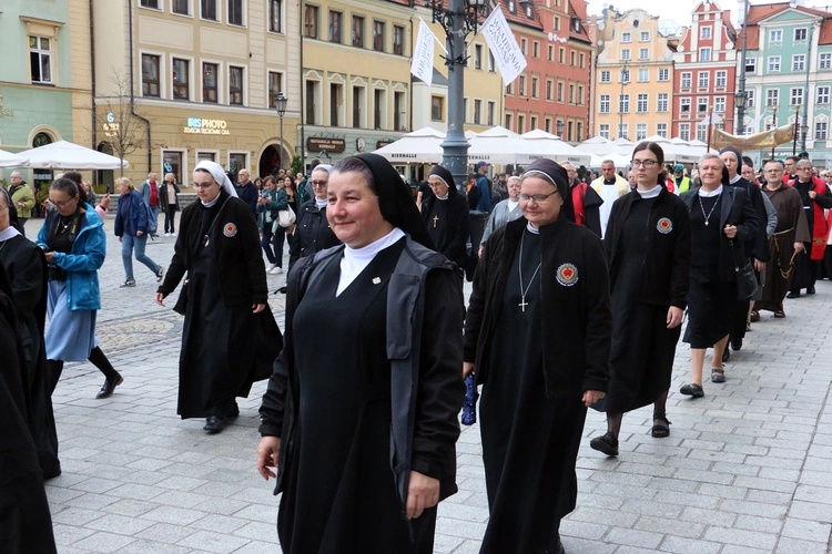 Procesja z relikwiami św. Doroty i św. Stanisława we Wrocławiu 2025