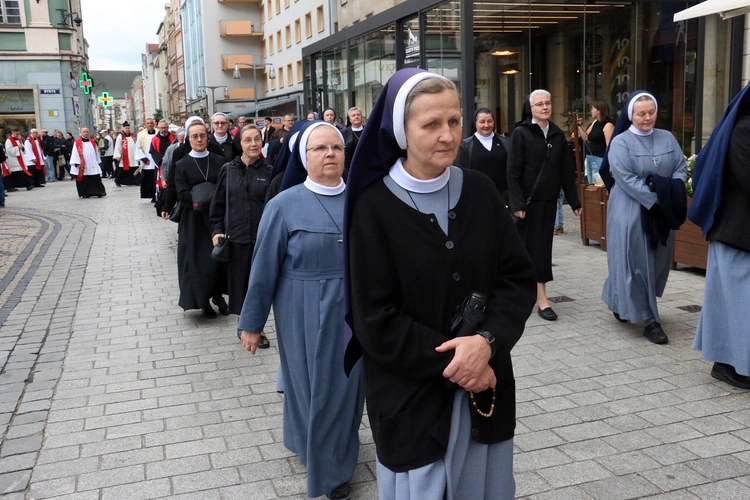 Procesja z relikwiami św. Doroty i św. Stanisława we Wrocławiu 2025