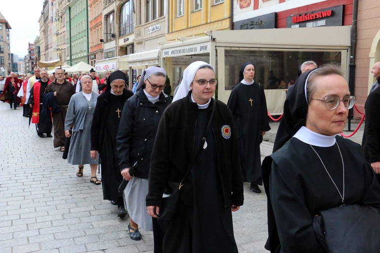 Procesja z relikwiami św. Doroty i św. Stanisława we Wrocławiu 2025