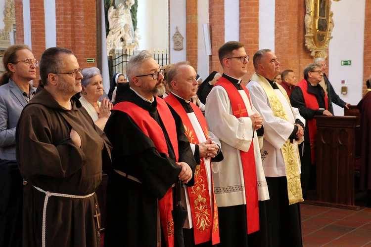 Procesja z relikwiami św. Doroty i św. Stanisława we Wrocławiu 2025