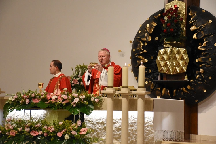 Eucharystia pod przewodnictwem bp. Szlachetki