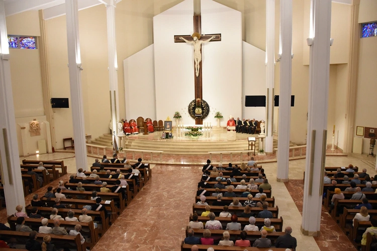 Eucharystia pod przewodnictwem bp. Szlachetki