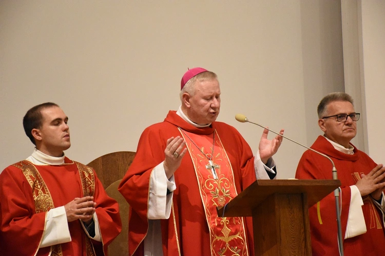 Eucharystia pod przewodnictwem bp. Szlachetki