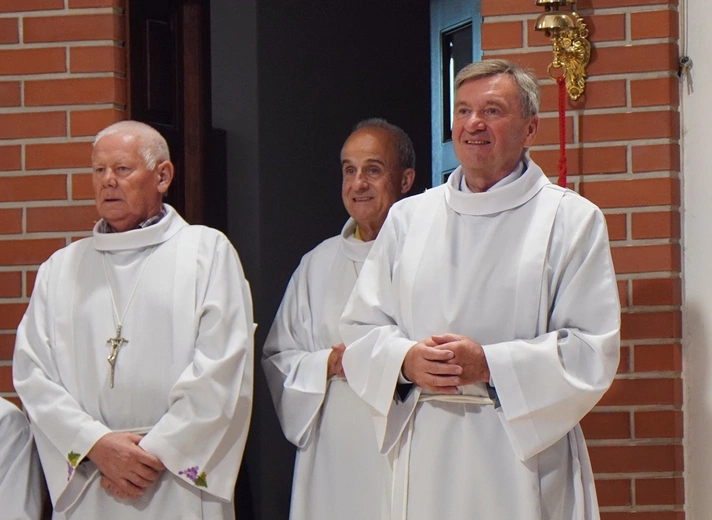 Od 60 lat pełni służbę przy ołtarzu