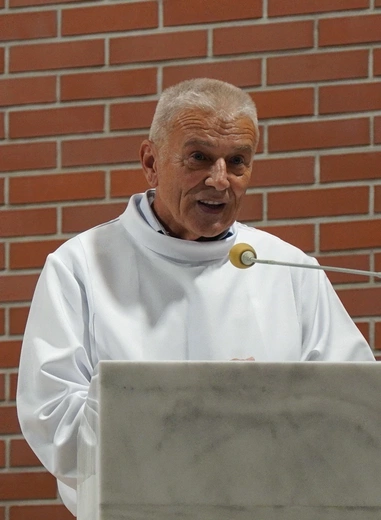 Od 60 lat pełni służbę przy ołtarzu