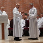 Od 60 lat pełni służbę przy ołtarzu