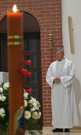 Od 60 lat pełni służbę przy ołtarzu