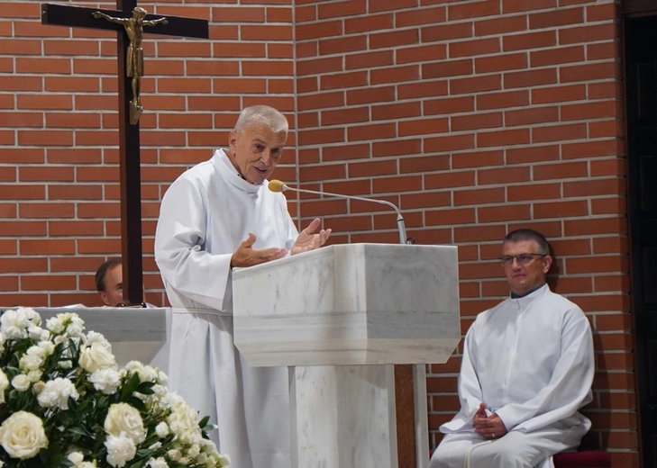 Od 60 lat pełni służbę przy ołtarzu