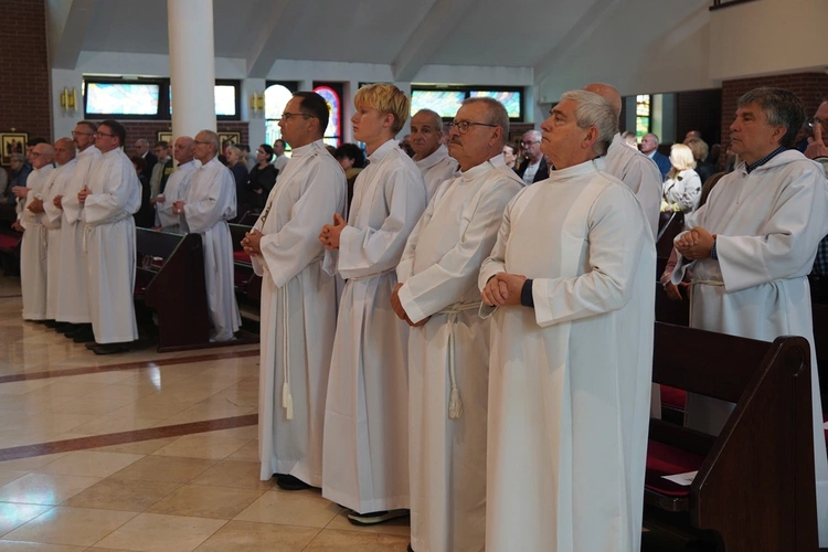 Od 60 lat pełni służbę przy ołtarzu