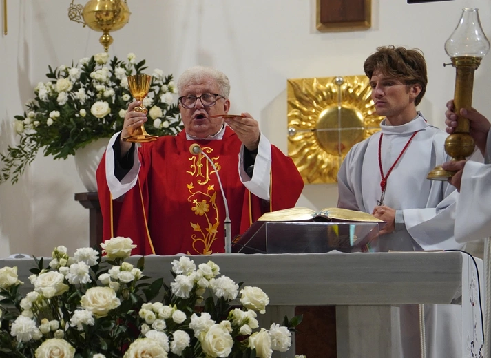 Od 60 lat pełni służbę przy ołtarzu