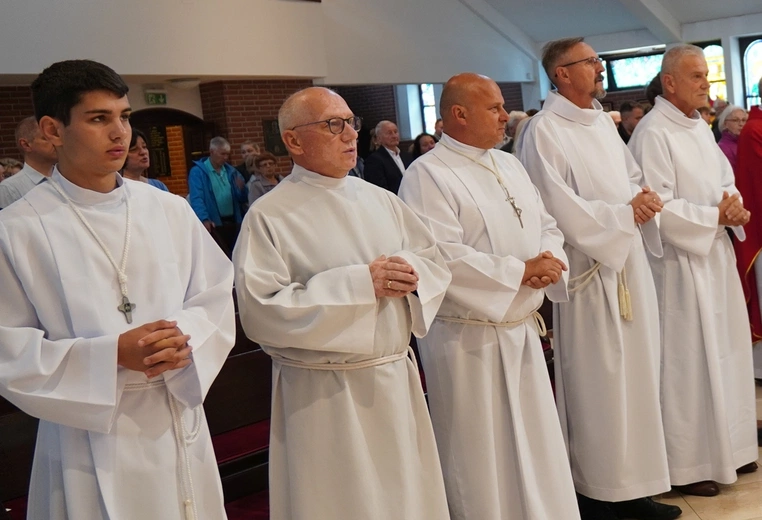 Od 60 lat pełni służbę przy ołtarzu