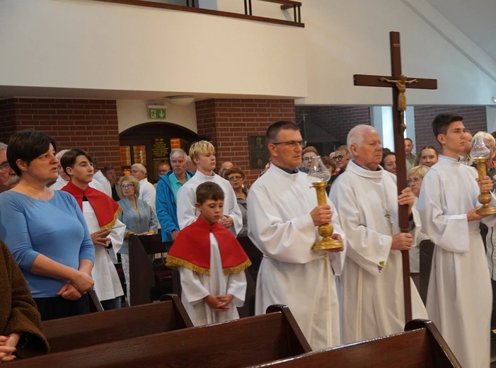 Od 60 lat pełni służbę przy ołtarzu