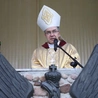 Bp Wojciech Osial zachęca do rozmów o wychowaniu - w rodzinie, wśród przyjaciół, bez negatywnych emocji.
