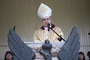 Bp Wojciech Osial zachęca do rozmów o wychowaniu - w rodzinie, wśród przyjaciół, bez negatywnych emocji.