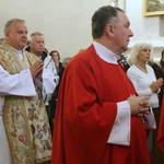 Spoglądając na krzyż