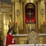 Spoglądając na krzyż