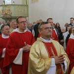Spoglądając na krzyż