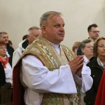 Spoglądając na krzyż
