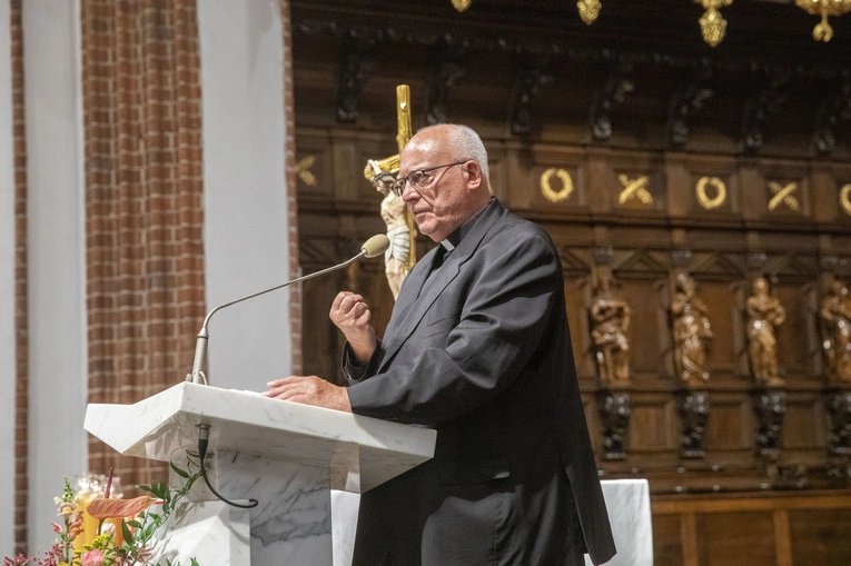 Ks. Waldemar Chrostowski o krzyżu w Starym i Nowym Testamencie
