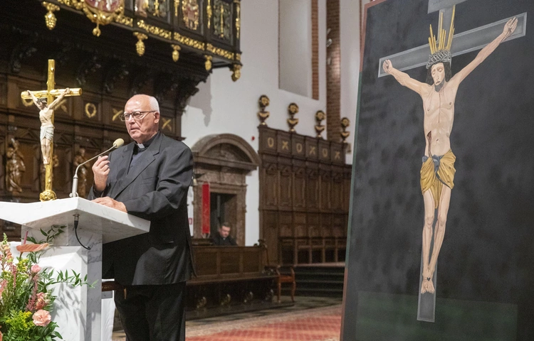 Ks. Waldemar Chrostowski o krzyżu w Starym i Nowym Testamencie