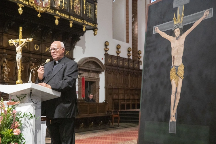 Ks. Waldemar Chrostowski o krzyżu w Starym i Nowym Testamencie
