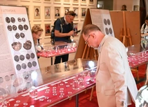 Historia katedry opolskiej monetami pisana