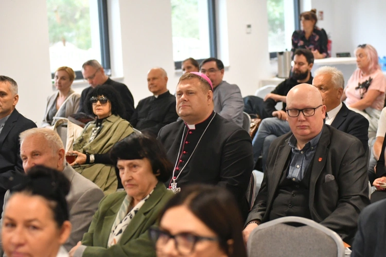 Złota odznaka za opiekę nad zabytkami dla proboszcza z Nowego Miasteczka