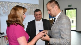 Proboszcz z Nowego Miasteczka otrzymał Złotą Odznakę "Za opiekę nad zabytkami"