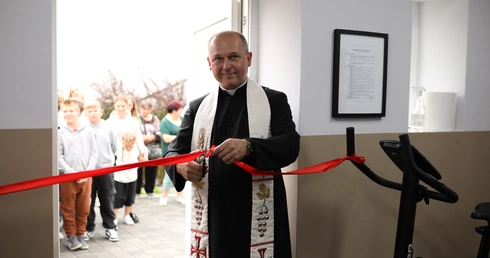 Otwarcie siłowni parafialnej w Słupi