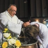 Młode pokolenie stanowi ponad połowę praktykujących Francuzów. Jak Paryż przygotowuje się na formację neofitów?