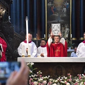 Biskup podkreślił, że szukając otuchy, zawsze warto odwołać się do Pisma Świętego. 