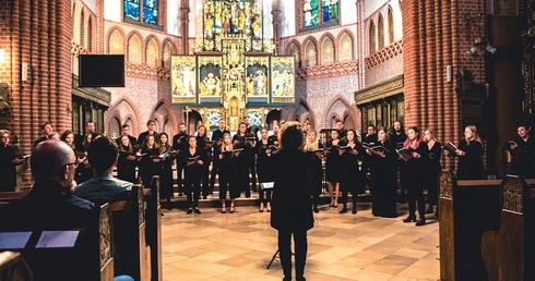 O poziom artystyczny wydarzenia zadbają doświadczeni dyrygenci.