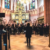 O poziom artystyczny wydarzenia zadbają doświadczeni dyrygenci.